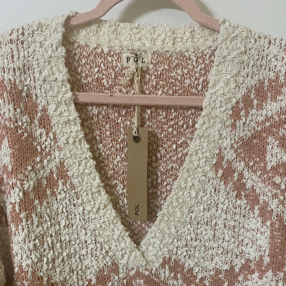 POL V-Neck Sweater - Cream and Peach Oversized will fit up to a large. - Picture 3 of 12